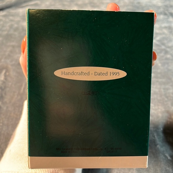 1995 Hallmark Keepsake Ornament - Picture 4 of 5